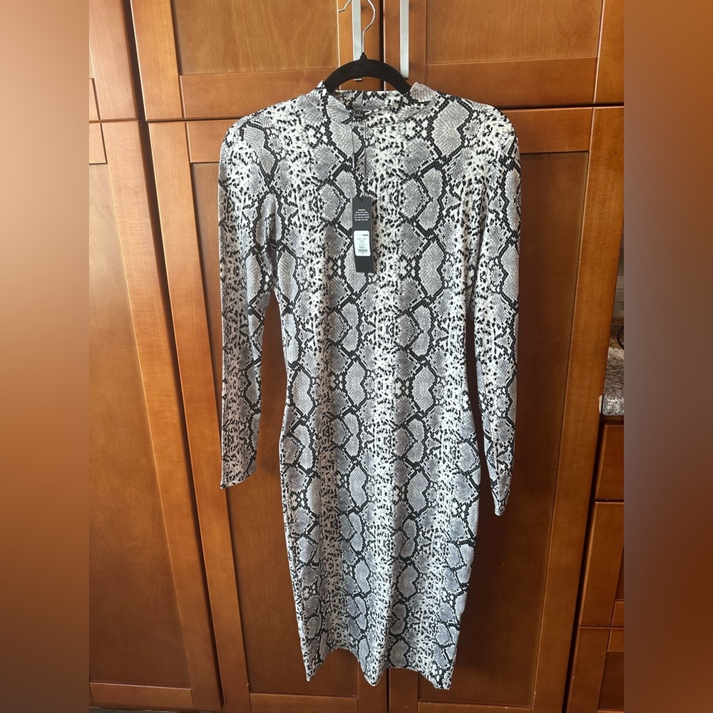 Fashion Nova Black & White Snake Print Long Sleeve Bodycon Dress